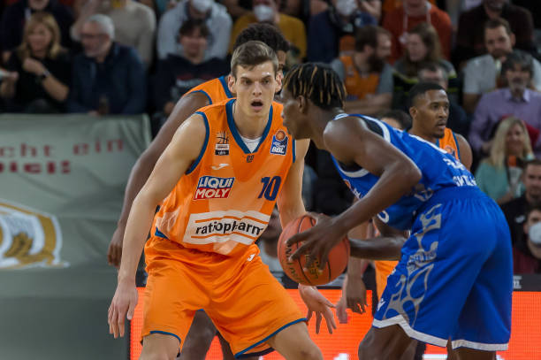 很多人充满 很多人充满